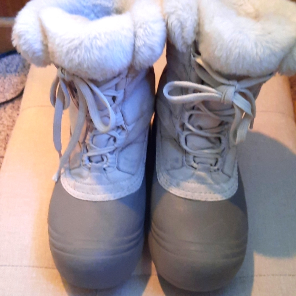 Women's size 7.5 Columbia winter boots